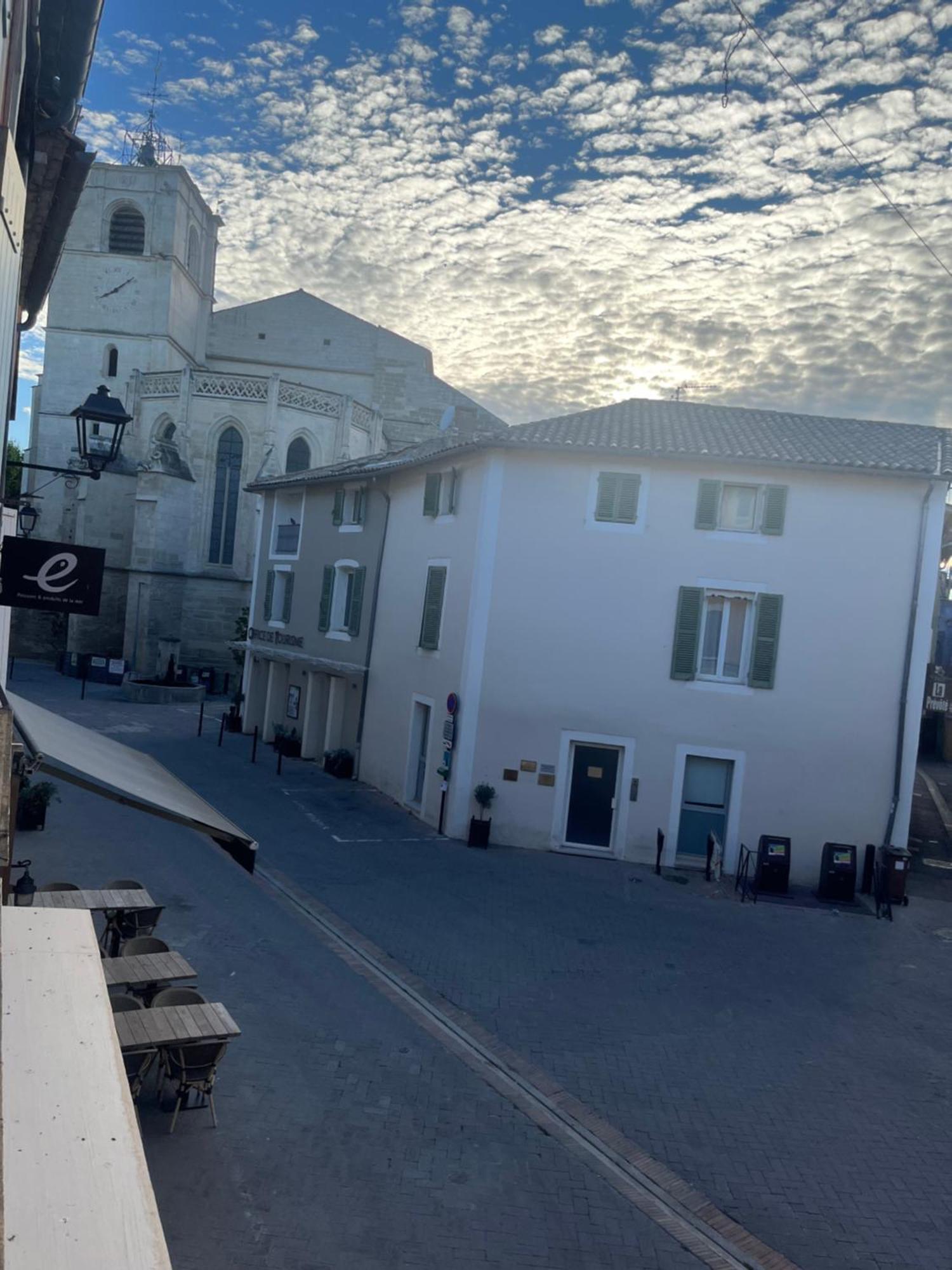 Logement Studio Avec Vue Sur Le Centre Historique LʼIsle-sur-la-Sorgue Exteriér fotografie
