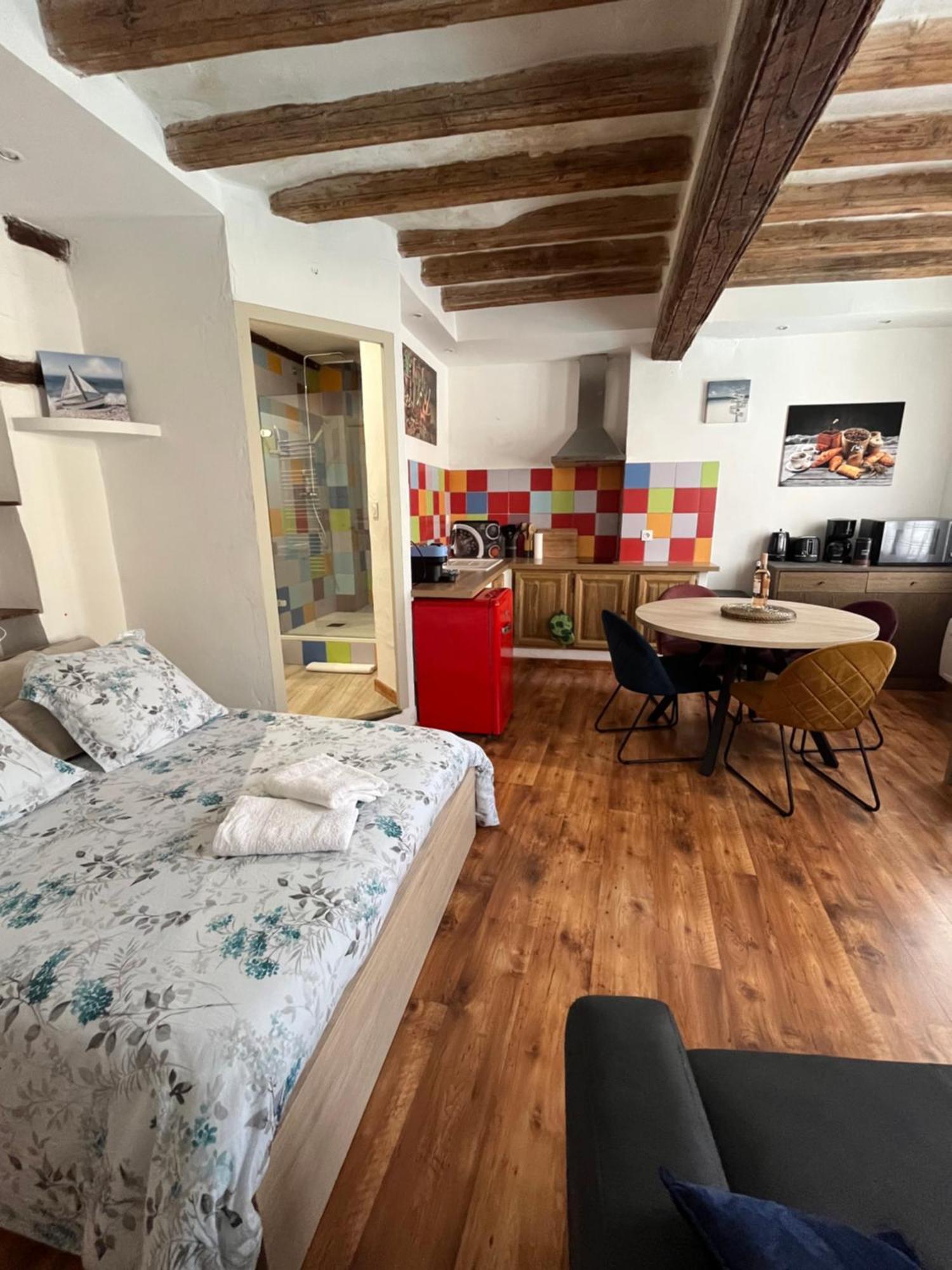 Logement Studio Avec Vue Sur Le Centre Historique LʼIsle-sur-la-Sorgue Exteriér fotografie