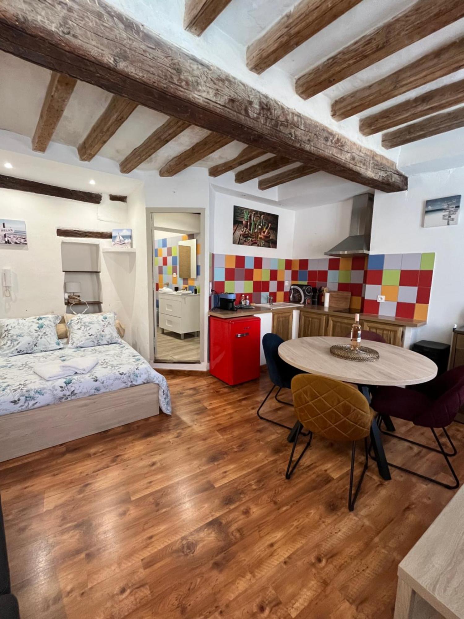 Logement Studio Avec Vue Sur Le Centre Historique LʼIsle-sur-la-Sorgue Exteriér fotografie